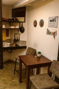 Villa Salvador - New Private Suite & Kitchen walk to Playa Chiquita