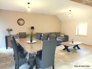 Gîte spacieux avec climatisation dans la campagne bourbonnaise - FR-1-489-339