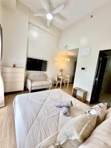 St Dominique Studio Unit with Balcony