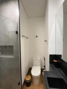 1Kitnet ao lado da Praça Leonardo Venerando