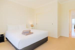 Modern 2BR Townhouse with BBQ & Pool Access