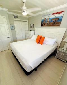 Welcoming 2-bedroom condo with bonus room!