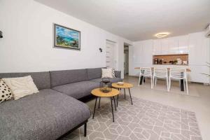 Holiday home in Selce 54575