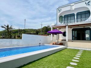 Villa sát biển, 6pn, 9 giường, 7 toilet, hồ bơi riêng, bãi biển, sân vườn