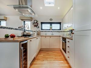 3 Bed in Swanage 94067