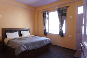 Madhurvi bakers and homestay