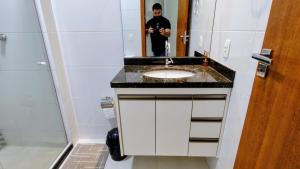 Apartamento para Aluguel Temporada, composto de 02 dormitórios sendo uma suíte na Praia do Morro, Guarapari ES