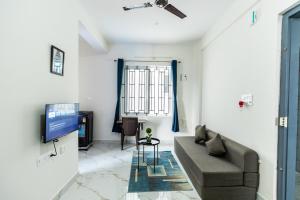 1BHK 2km From Hosa Road Metro with lift 105