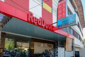 RedDoorz Plus at Hawai Inn Near Mall of Panakukang