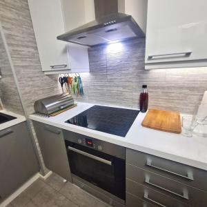 Modern & Cozy 2-Bedroom Apartment near City Center