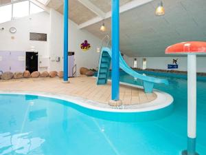 6 person holiday home on a holiday park in Hemmet