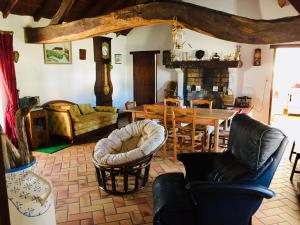 Charmante Bourrine avec Jardin Clôturé, à 3km de la Plage, Animaux Admis - FR-1-777-10