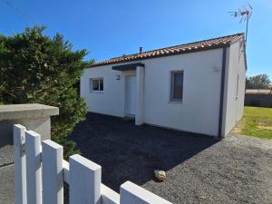 Maison calme 4 pers. à 3km de la mer avec jardin, clim, TV, vélos, BBQ et hamac - FR-1-777-20