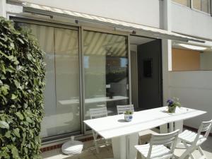 Charmant T2 RDC avec cour, proches commerces et plage, parking et animaux admis - FR-1-777-26