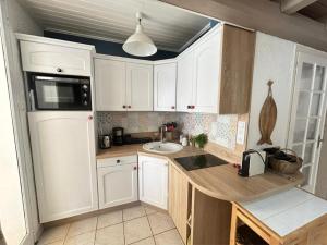 Charmante maison 7 couchages à 300m de la plage, parking et animaux admis - FR-1-777-45