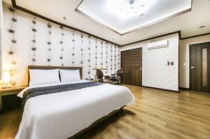 Modern Business Hotel