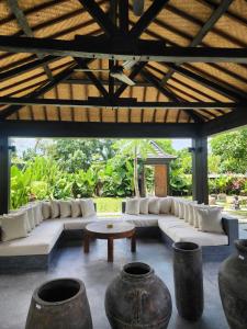 4 BR Retreat Villa - Beach Access