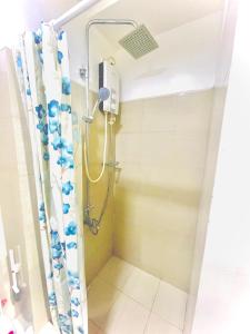 1 bedroom near MOA NAIA with parking slot included pls send valid ids of guests after booking