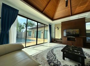 Luxury 3 Bed Cherngtalay Villa Pool close to Beaches Dec Holiday Specials