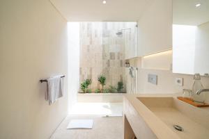 Casa Nido - NEW 2BR Villa Uluwatu, Pool & Rooftop Near Beach!