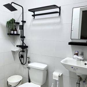 Cozy 2 Bedroom Home in Lucena with AC and Fast WiFi