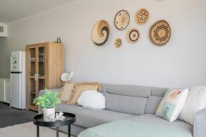 Inner City One Bedroom Apartment with Pool View 22