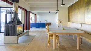 Bouddi House by HolidayCo