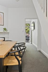 2BR Darlington Home for 6 with Balcony