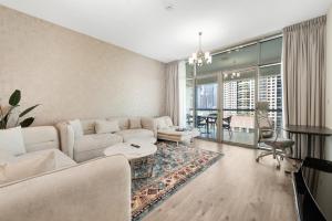 Modern 1BR I Canal View I Business Bay Dubai