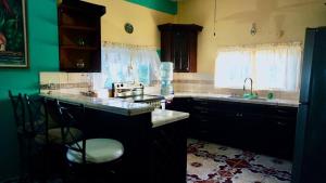 See Belize WATERSIDE Sea View Apt for 6 with Kitchen, Balcony, Infinity POOL & Overwater Deck, 2nd Floor