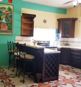 See Belize WATERSIDE Sea View Apt for 6 with Kitchen, Balcony, Infinity POOL & Overwater Deck, 2nd Floor