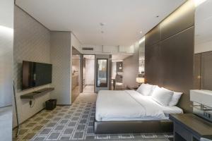 Luxury Studio at 5 Star Creek Heights Residences