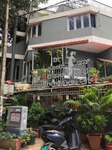 Cozy room at The Hole In The Wall Cafe Indiranagar