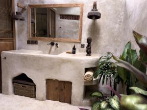 Tropical Villa with exotic pool, Uluwatu Bingin