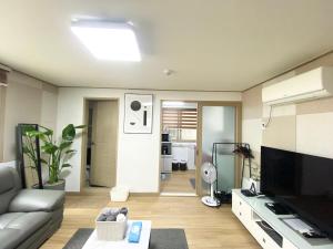 Like a local resident near a major tourist attraction in Gyeongju, can store luggage