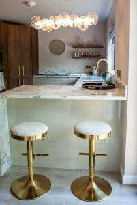 Elegant Contemporary Private Bungalow