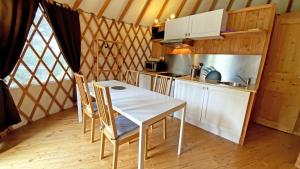 Gîte Les yourtes de Saint Mathieu N°3