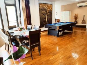 Yellow hourse Luxury Pool Villa