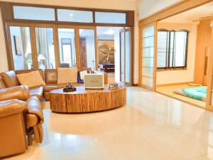 Yellow hourse Luxury Pool Villa