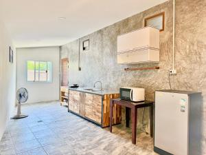 Baan Suan Poolsap - Haad Rin Beach