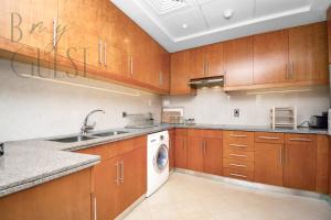 Stunning 2BR Holiday Home JBR Views Dubai Marina