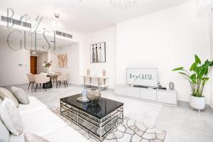 Stunning 2BR Holiday Home JBR Views Dubai Marina