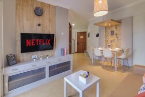 2BR Apartment Majesty W Pool