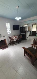 Hermosa casa con piscina en Bella Vista Piriápolis a 2 c de la playa