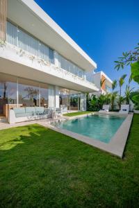 Luxury 3BR Seseh Villa Ocean View with Rooftop Lounge & Beach Access