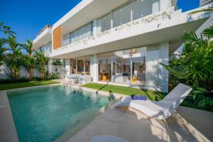 Luxury 3BR Seseh Villa Ocean View with Rooftop Lounge & Beach Access