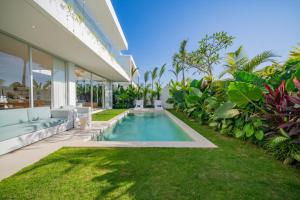 Luxury 3BR Seseh Villa Ocean View with Rooftop Lounge & Beach Access