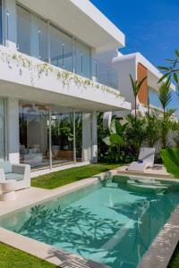 Luxury 3BR Seseh Villa Ocean View with Rooftop Lounge & Beach Access