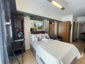 Modern Bayview Condo in 8 Adriatico