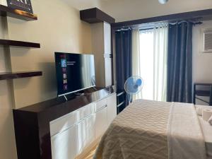 Modern Bayview Condo in 8 Adriatico